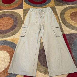 Like-New H&M Light Olive Green Wide Leg Drawstring High Rise Cargo Pants Small
